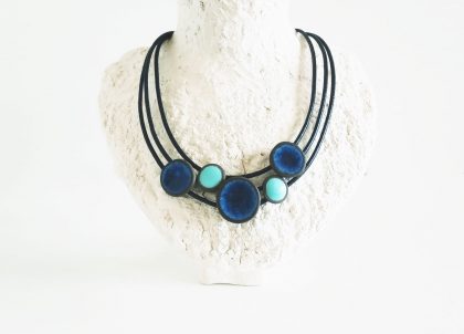 Collar Macar Azulado Tonos marinos Artesania Menorca