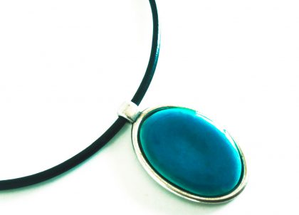 Collar-Colección-Engastado-en-Zamak-Ovalado-Turquesa-Grande-Cuero-Menorceramik-Artesania-Menorca-Tonalidades-Marinas