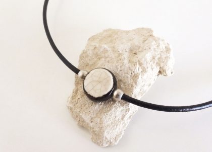 Collar--Fino--Craquelado-Artesania-de-Menorca-menorceramik Joyería en Cerámica