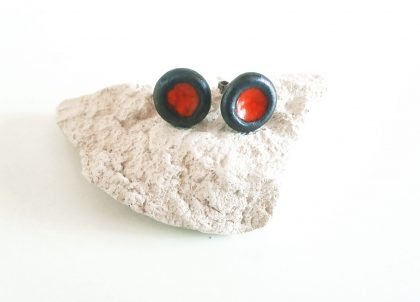 Pendiente-Rojo--colección--Metalic.-Presión Artesania ceramíca Menorca.-jpg