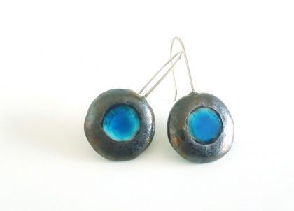 Pendientes--Metalic-Azul--Largos.-Artesania-en-cerámica-Menorca
