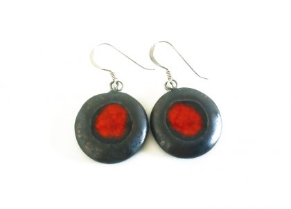 Pendientes--Metalic-Rojo-Gancho.-Artesania-en-cerámica--Menorca Regalos únicos