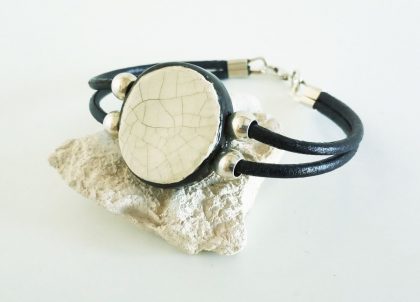 Pulsera-Craquelado-doble-cuero.-artesania-de-Menorca-Menorceramik-on-line-workshop-Handcrafts.gifts on line