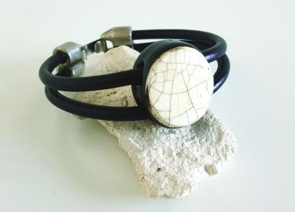 Pulsera-Grande-Craquelado-doble-cuero.-artesania-de-Menorca-Menorceramik-on-line-workshop-Handcraft . Handmade