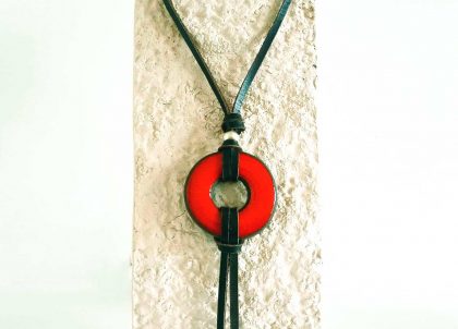 Collar-Etnico-Rojo-Largo-Artesania-en-ceramica-Joyeria-artesanal-de-Menorca.Tienda on line de artículos de ceràmica de Menorca, elaborados artesanalmente.