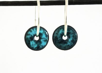Pendientes-Esmeralda-Etnico-Grande-Aro-de-Plata.AG925. Bonitos Pendientes elaborados a mano en cerámica en forma de donut y montados en aro de plata,
