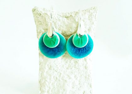 Bonitos pendientes hechos en Baleares, concretamente en Menorca y de manera artesanal, se pueden adquirir ON line a través de la web de Menorceramik