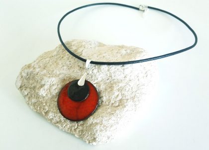 Collar-rojo-disco-Cordon-de-Cuero