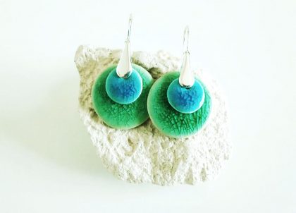 Pendientes-Disco-Cristalino-Verde-Turquesa Tonos muy suaves y envolventes .que parecen el mar.